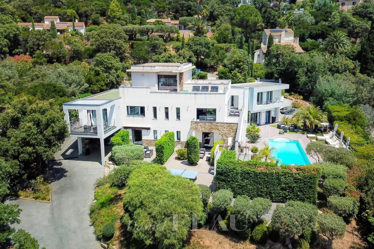 Luxury House for sale in Cavalaire-sur-Mer, 2 990 000 €, Photo 1