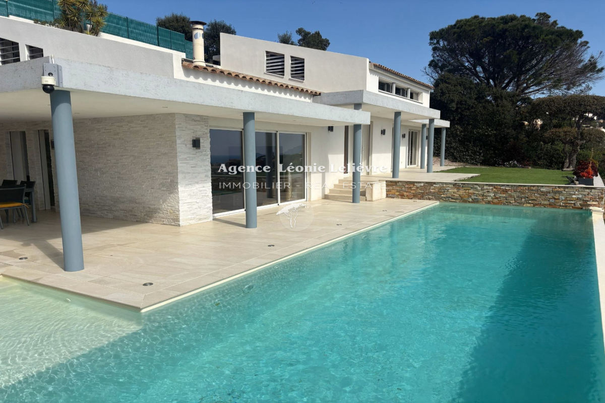 Maison de luxe à vendre à Les Issambres, 1 830 000 €, Photo 1