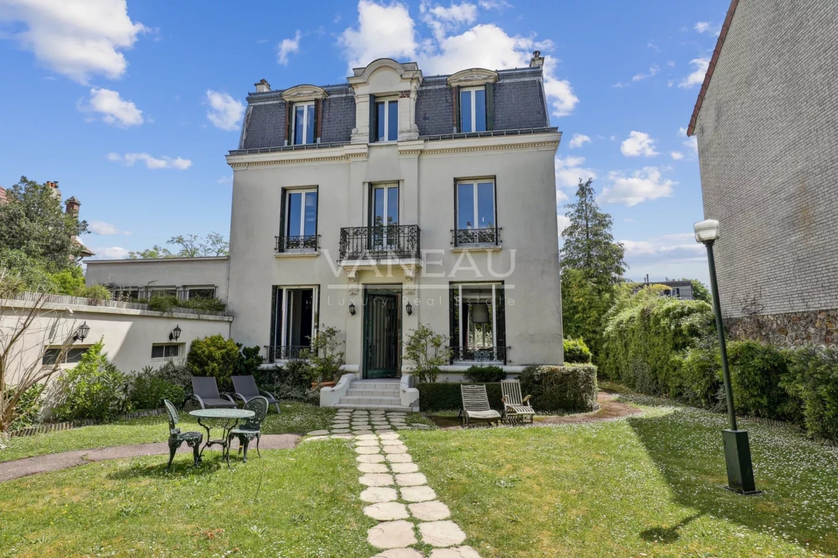 Luxury House for sale in Suresnes, 2 790 000 €, Photo 1