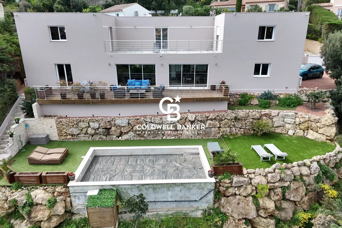 Luxury House for sale in Saint-Aygulf, 975 000 €, Photo 1