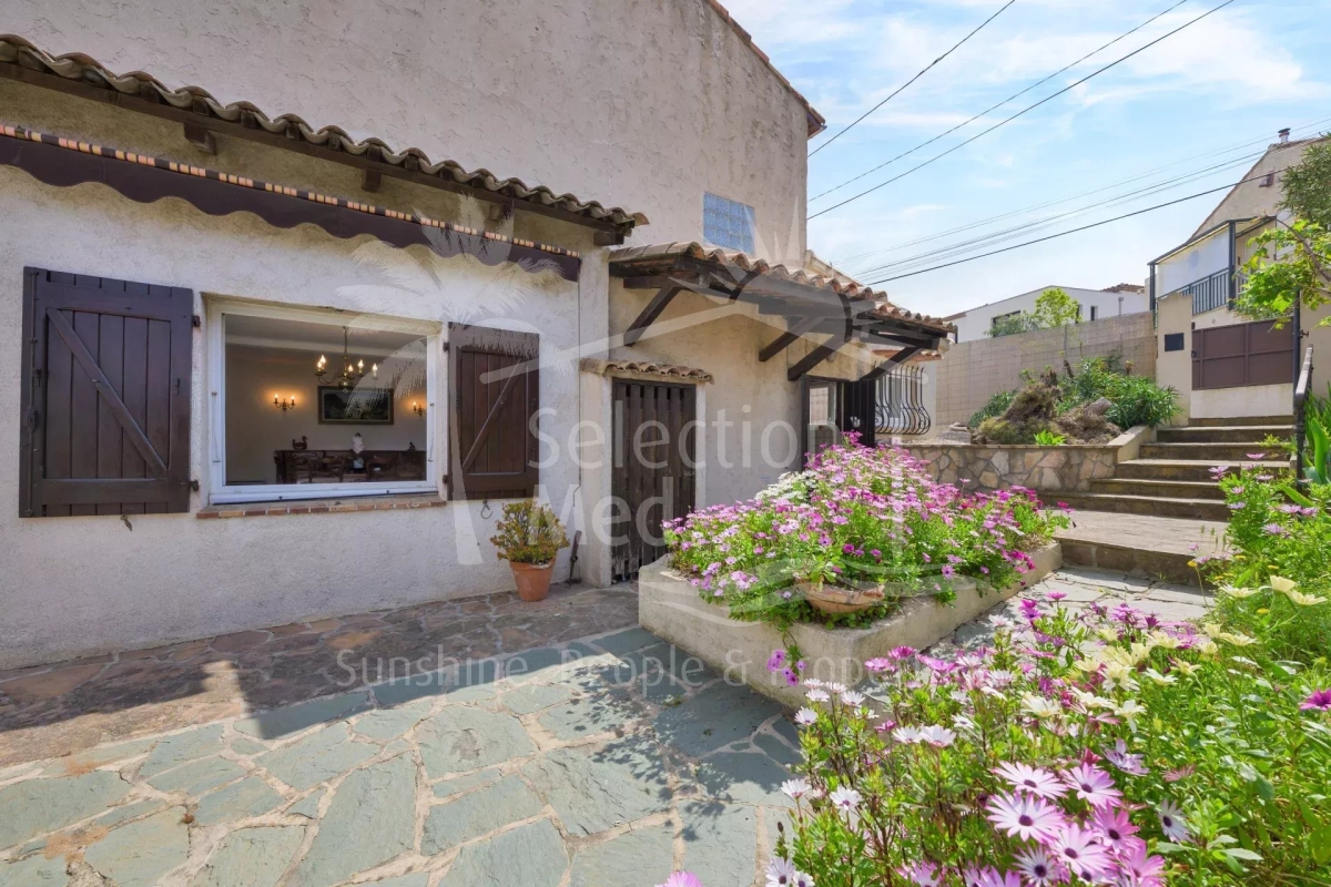 Maison de luxe à vendre à Antibes, 645 000 €, Photo 2