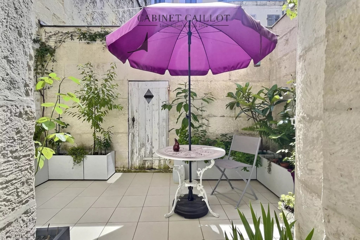 Maison de luxe à vendre à Saintes, 240 000 €, Photo 1