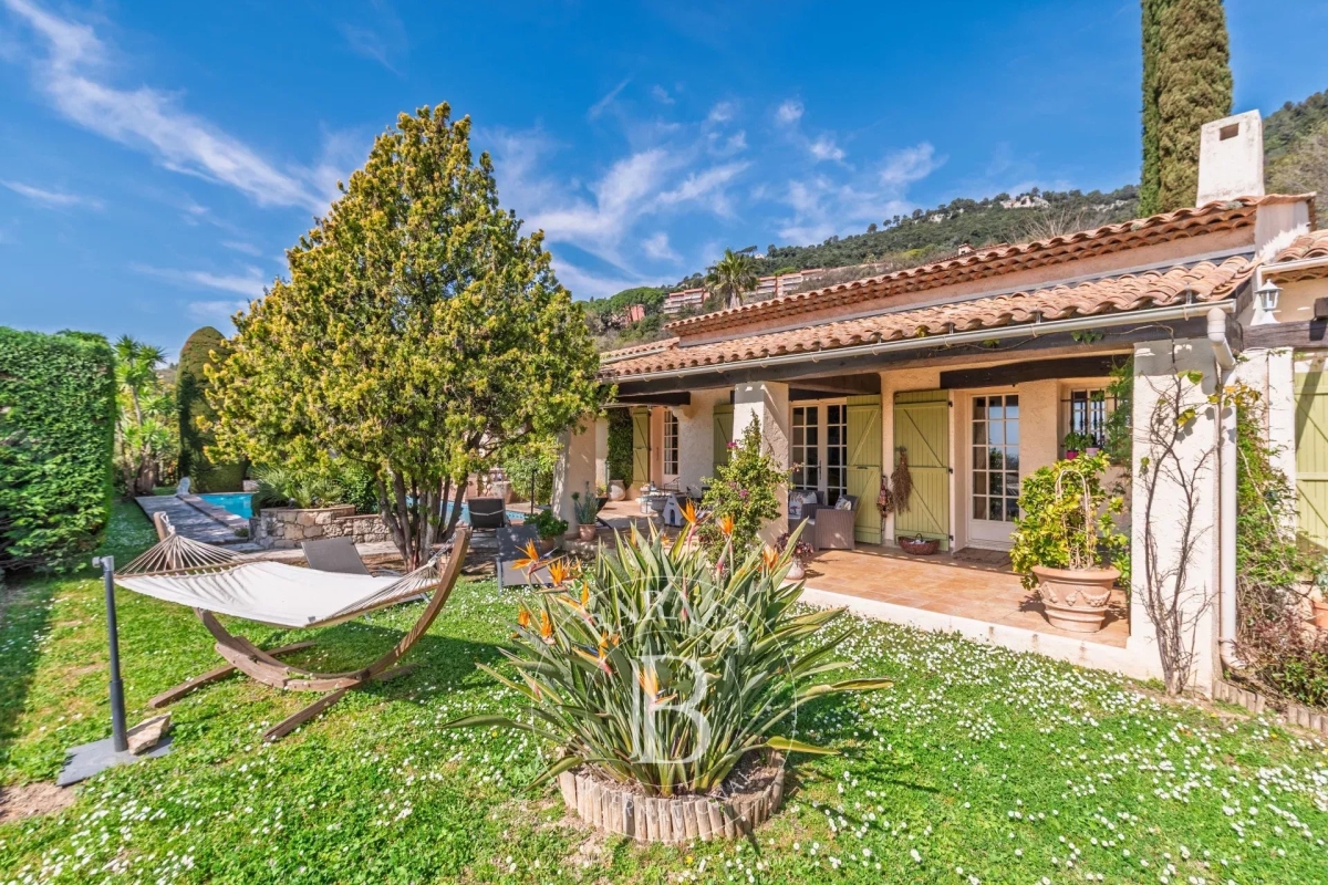 Maison de luxe à vendre à Grasse, 950 000 €, Photo 1