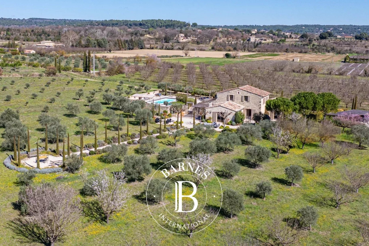 Luxury House for sale in Gordes, 2 480 000 €, Photo 2