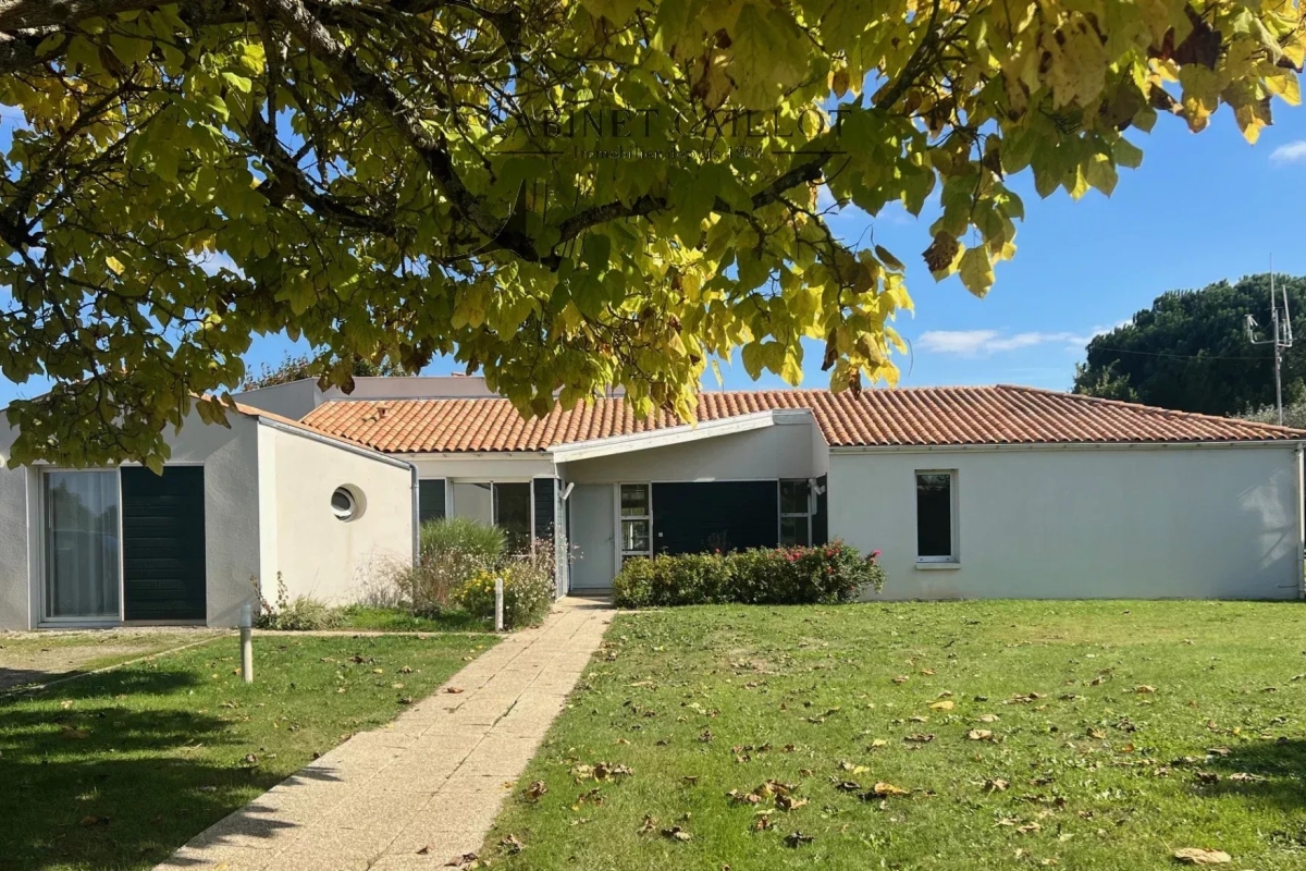 Maison de luxe à vendre à Saintes, 470 000 €, Photo 1