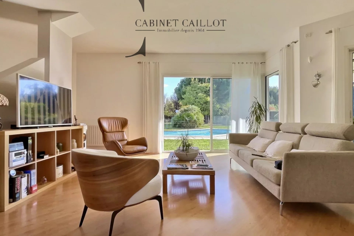 Maison de luxe à vendre à Saintes, 470 000 €, Photo 2