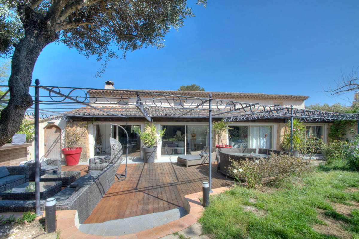 Luxury Apartment for sale in Saint-Raphaël, 1 100 000 €, Photo 1