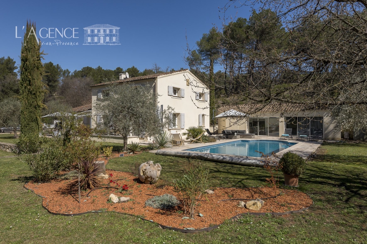 Maison de luxe à vendre à Peyrolles-en-Provence, 840 000 €, Photo 1