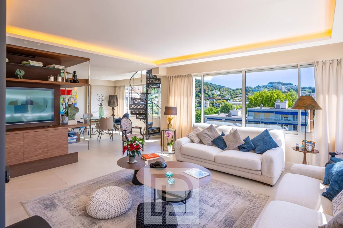 Luxury Apartment for sale in Le Cannet, 965 000 €, Photo 1