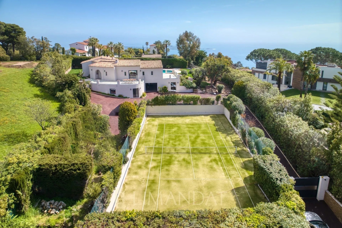 Maison de luxe à louer à Cannes, 27 100 €, Photo 1