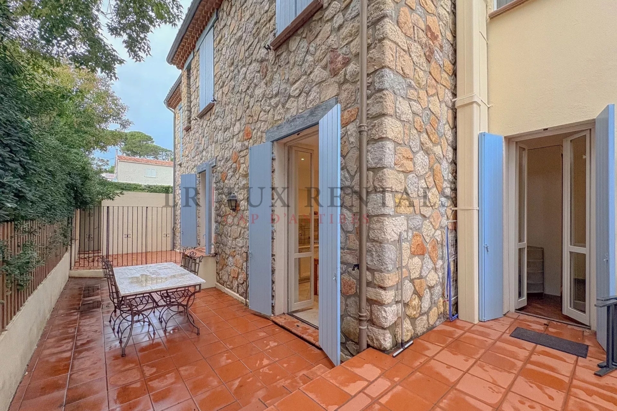Luxury Apartment for sale in Cap d'Antibes, 435 000 €, Photo 2