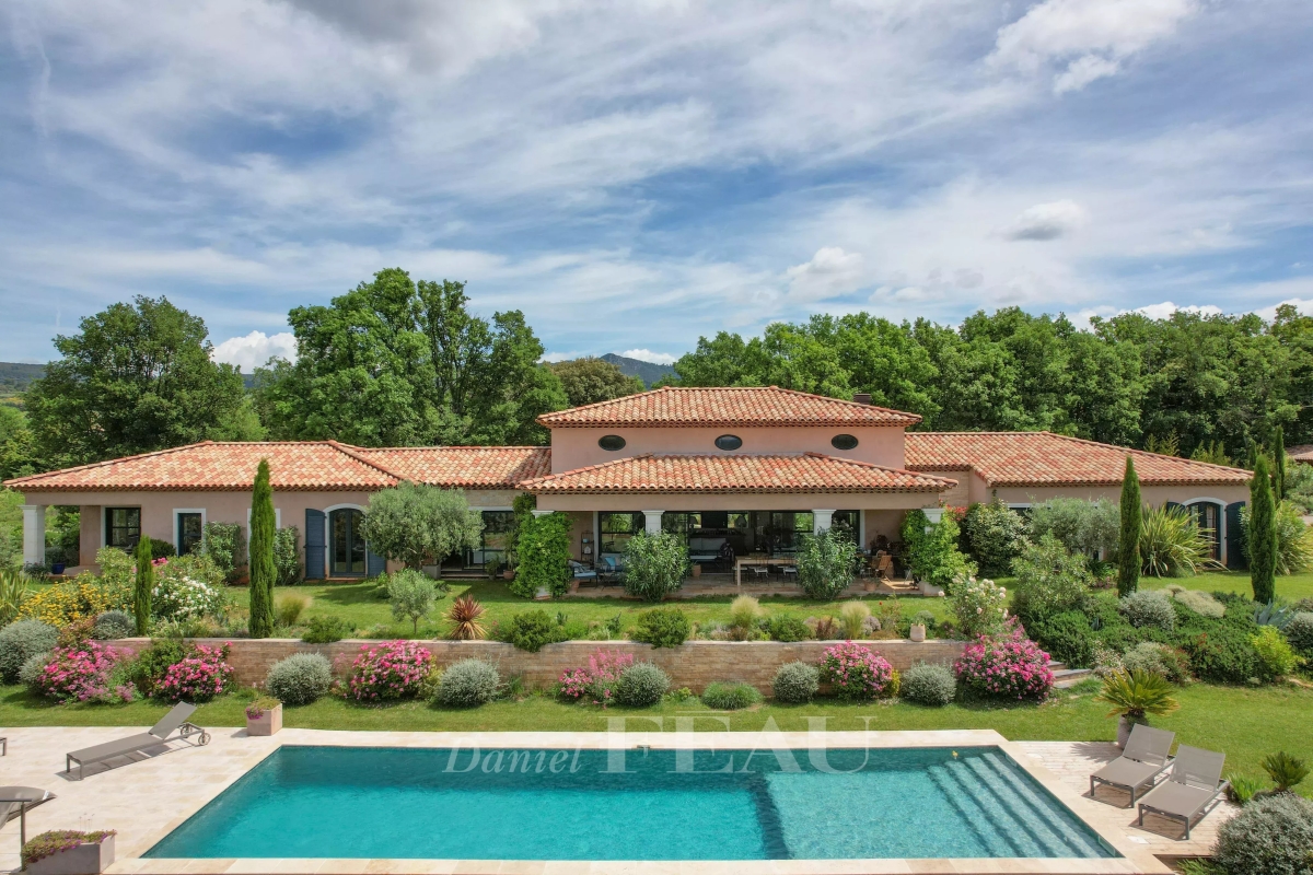 Luxury House for sale in Aups, 1 640 000 €, Photo 1