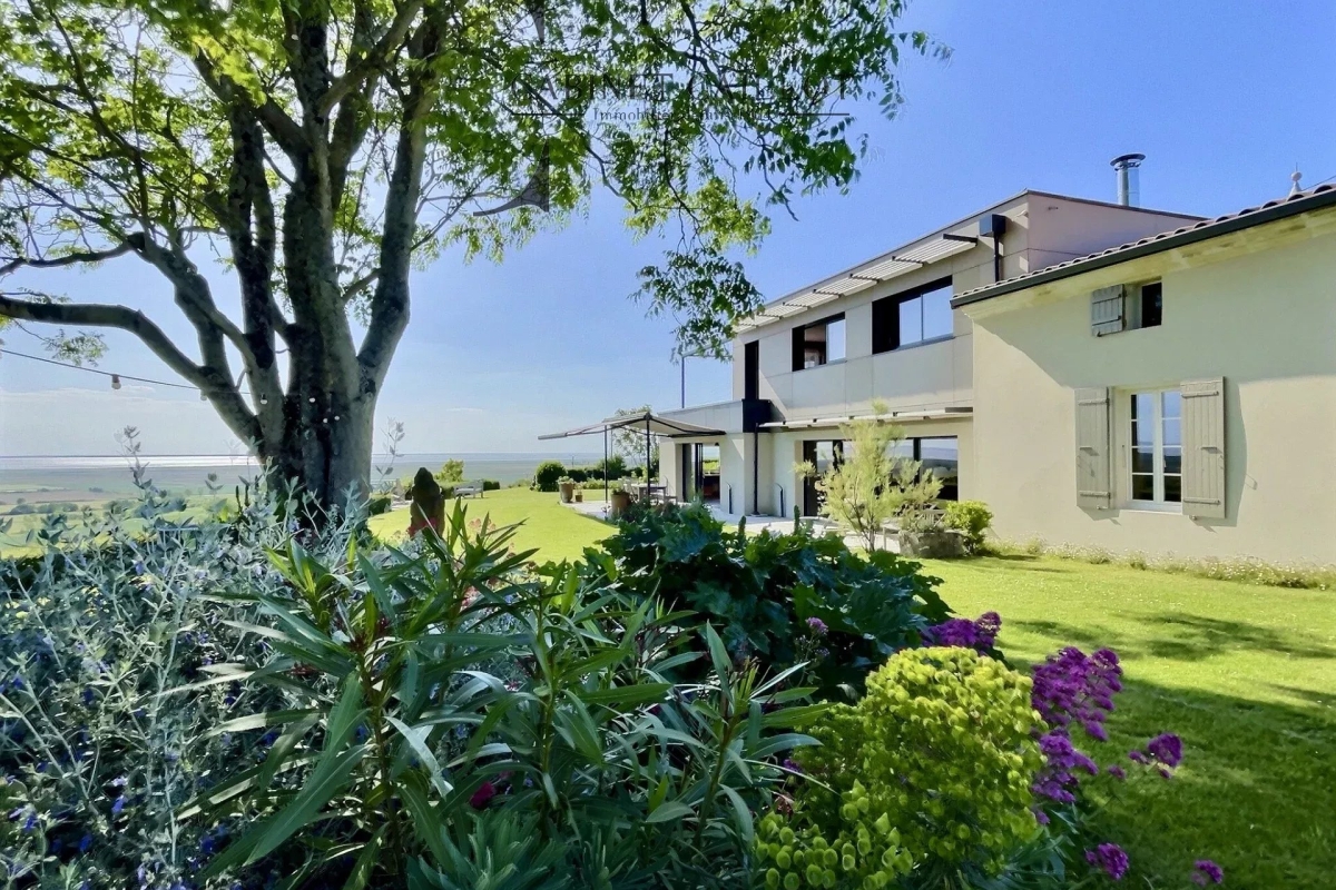 Maison de luxe à vendre à Mortagne-sur-Gironde, 895 500 €, Photo 1