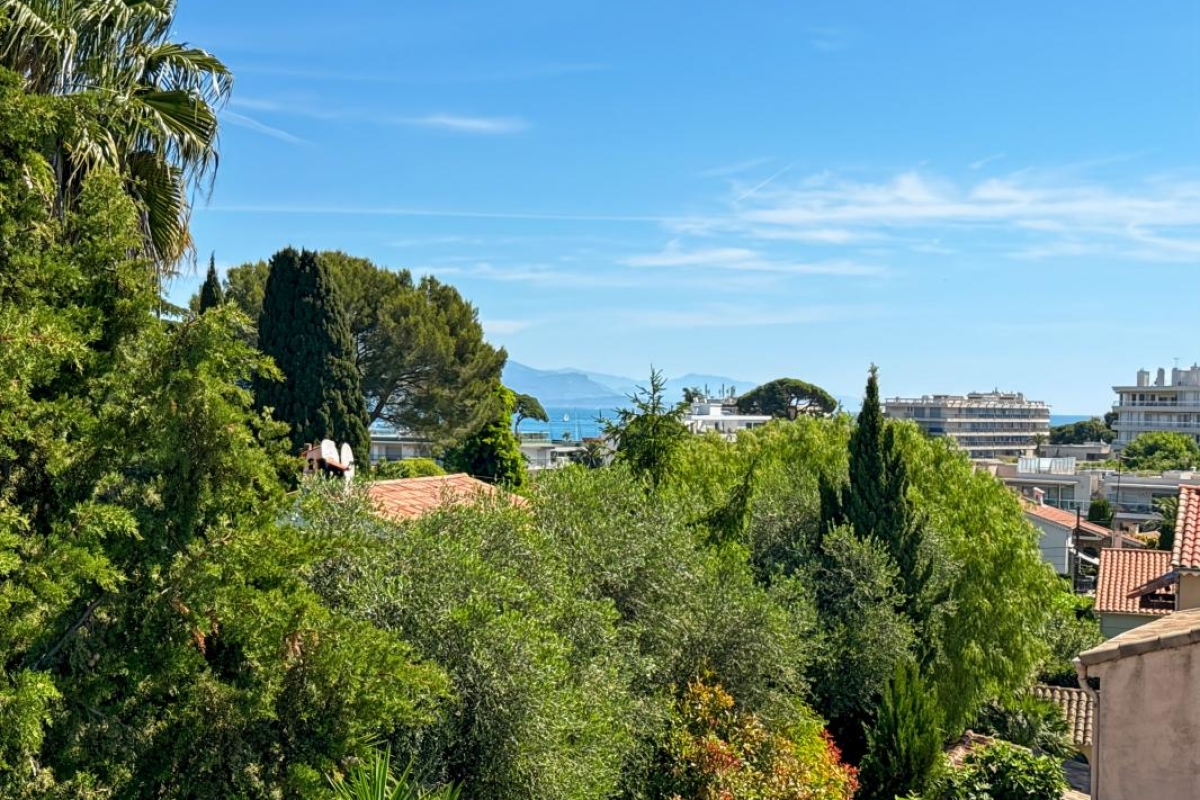 Maison de luxe à vendre à Antibes, 1 635 000 €, Photo 2