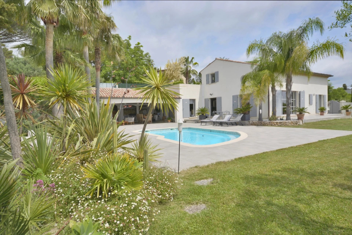 Luxury House for sale in Valbonne, 1 690 000 €, Photo 3