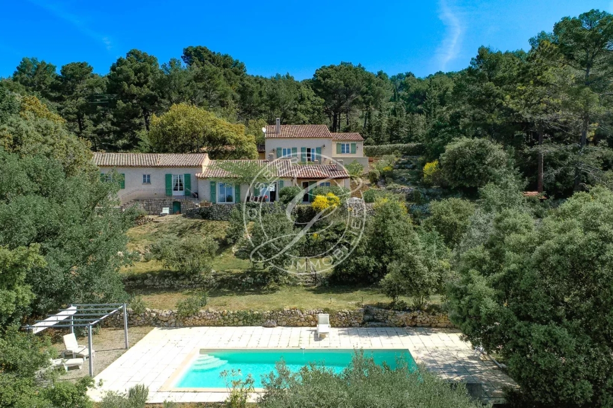 Maison de luxe à vendre à Tourtour, 770 000 €, Photo 1