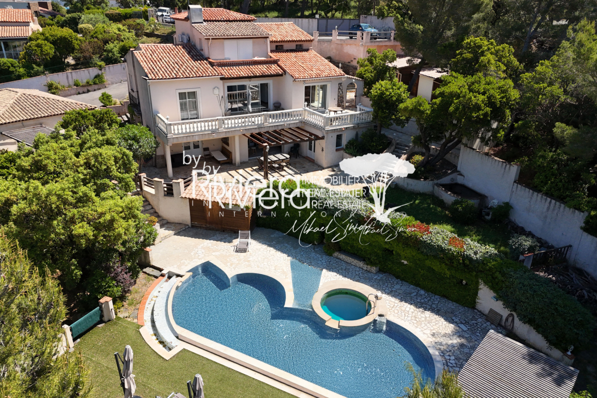 Maison de luxe à vendre à Cavalaire-sur-Mer, 1 995 000 €, Photo 1