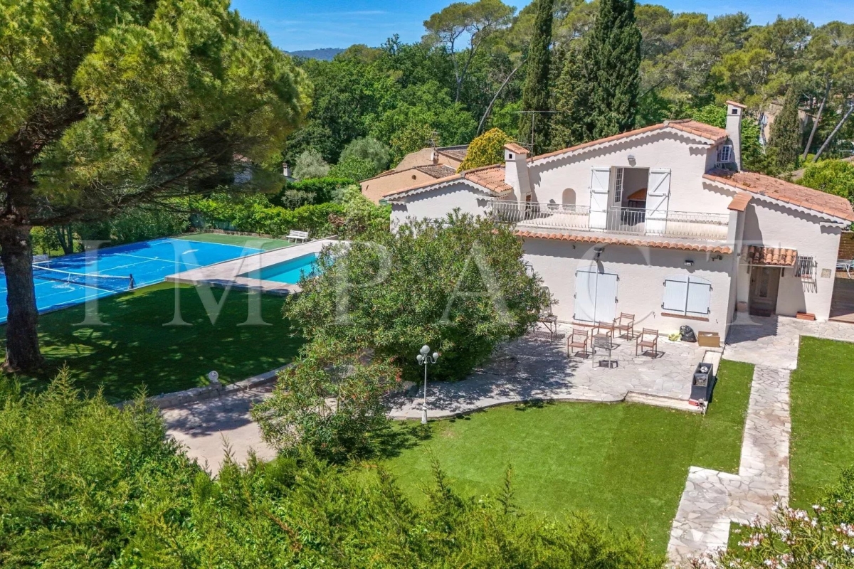 Maison de luxe à vendre à Mougins, 1 350 000 €, Photo 1