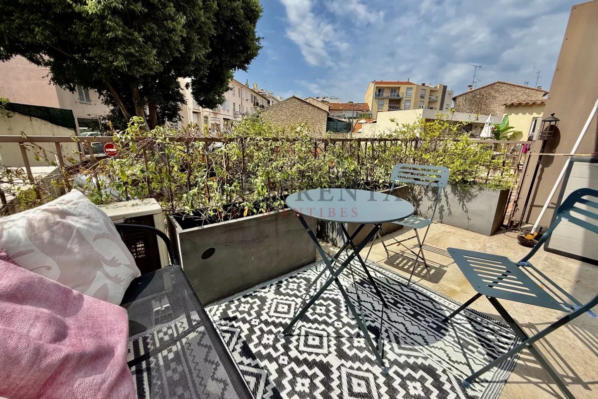 Appartement de luxe à louer à Antibes, 1 200 €, Photo 1