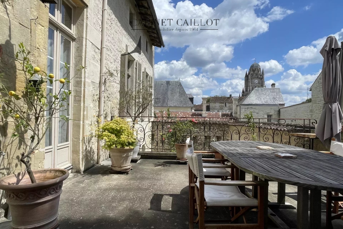 Maison de luxe à vendre à Saintes, 997 500 €, Photo 2