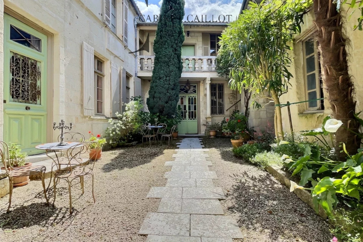 Maison de luxe à vendre à Saintes, 997 500 €, Photo 3