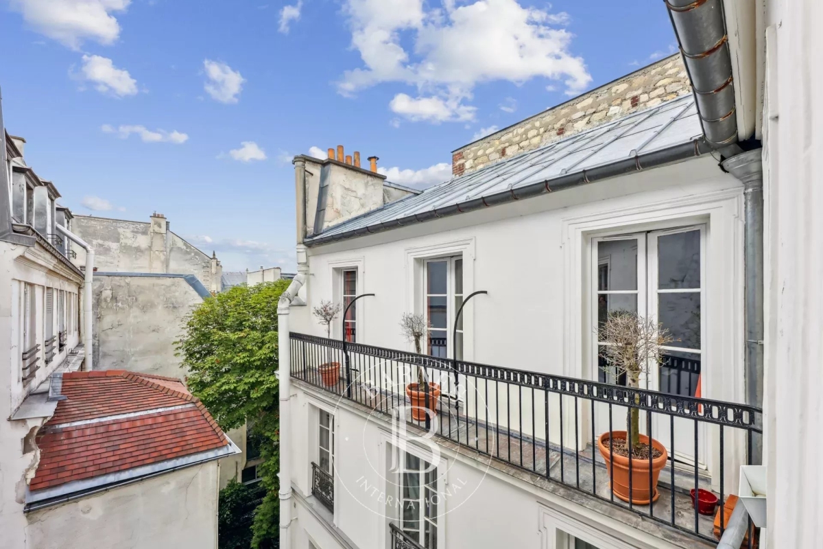 Luxury Apartment for sale in Paris 6ème, 1 049 000 €, Photo 1