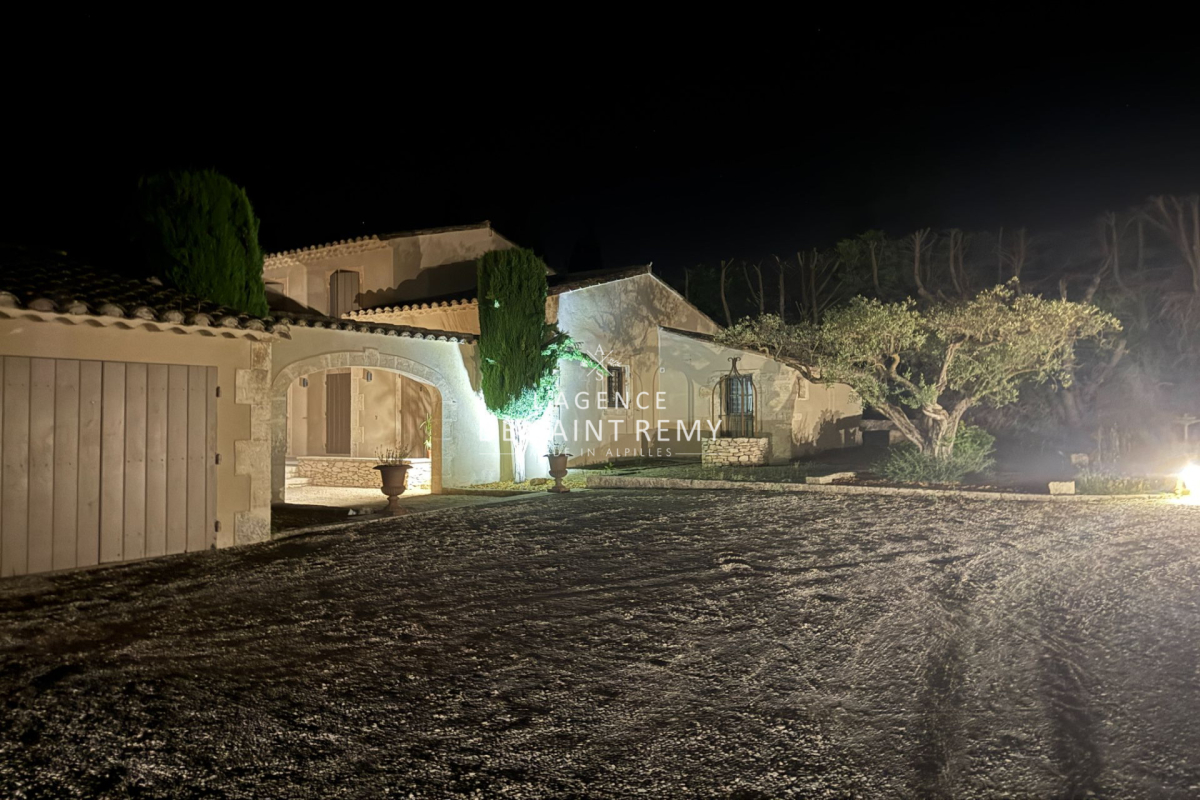 Maison de luxe à vendre à Saint-Rémy-de-Provence, 2 120 000 €, Photo 2