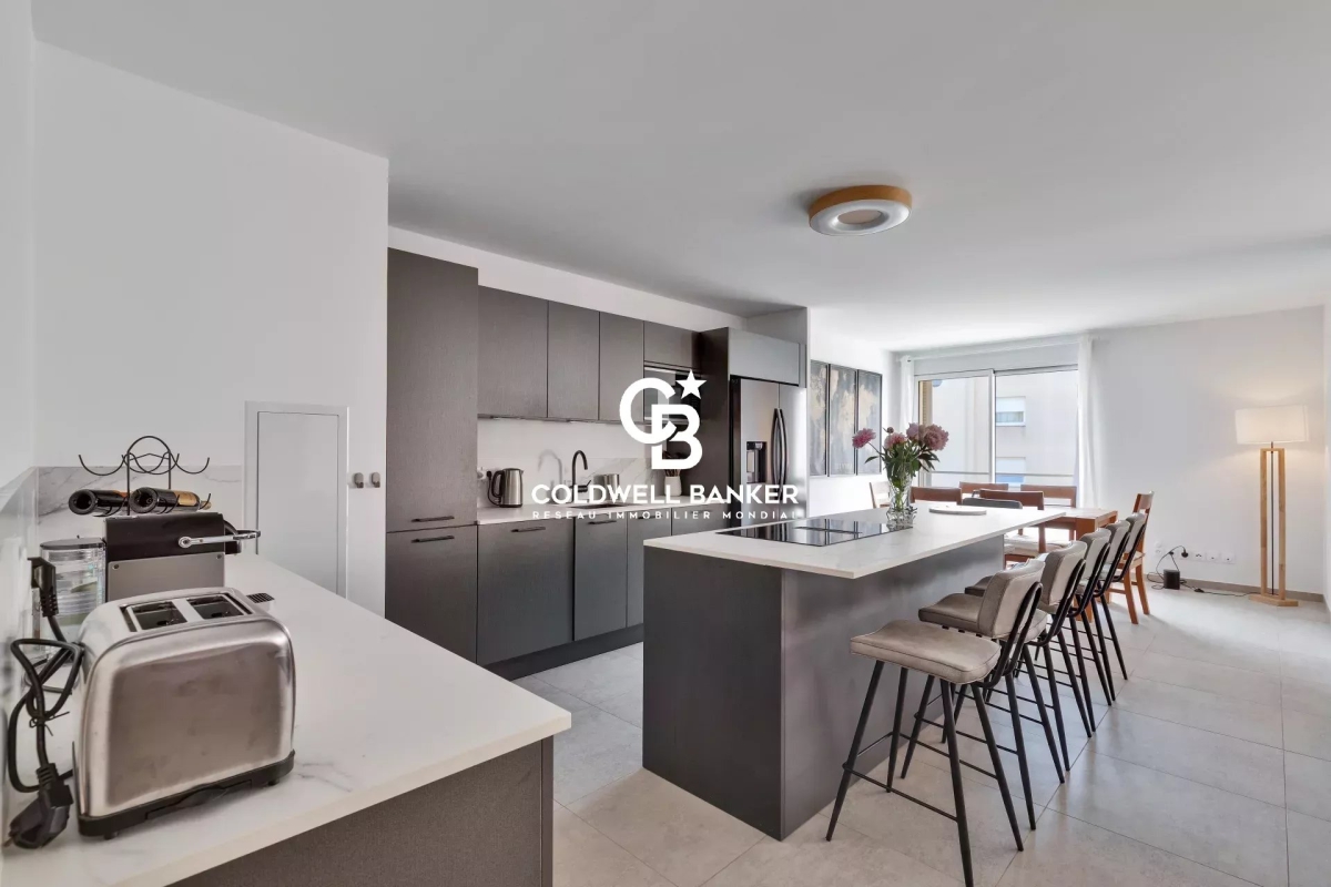 Luxury Apartment for sale in Antibes, 1 300 000 €, Photo 1