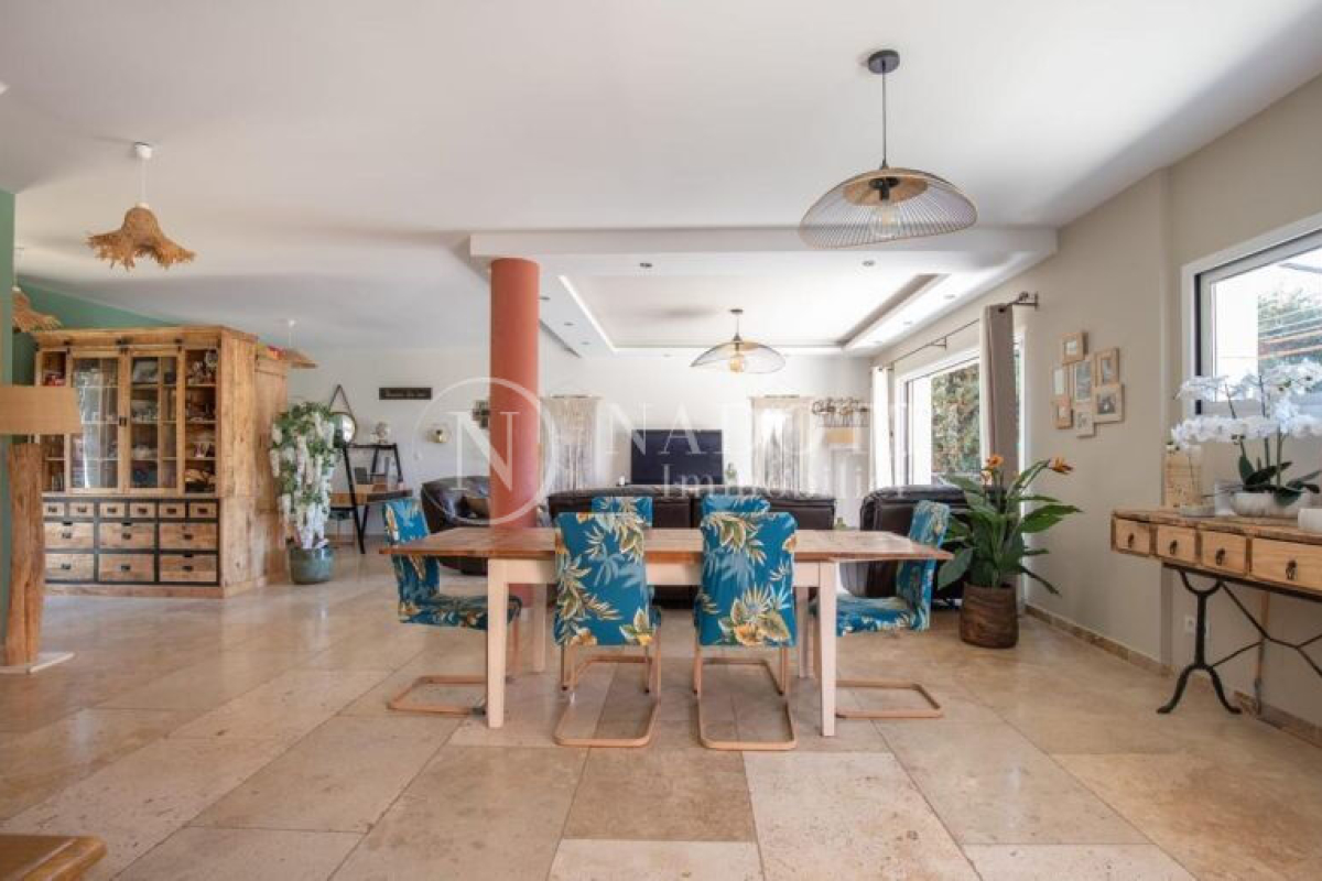 Maison de luxe à vendre à L Isle-sur-La-Sorgue, 850 000 €, Photo 3