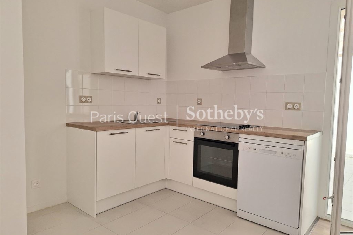 Luxury Apartment for sale in Puteaux, 490 000 €, Photo 3