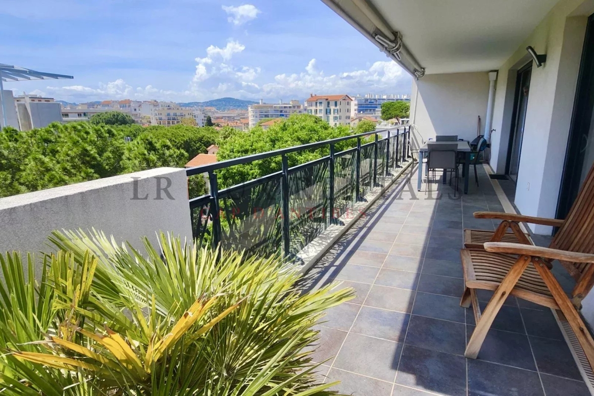 Luxury Apartment for sale in Juan-les-Pins, 795 000 €, Photo 1