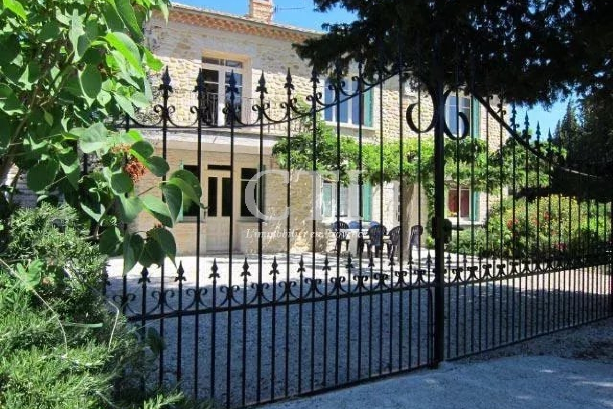 Luxury House for sale in Vaison-la-Romaine, 560 000 €, Photo 1