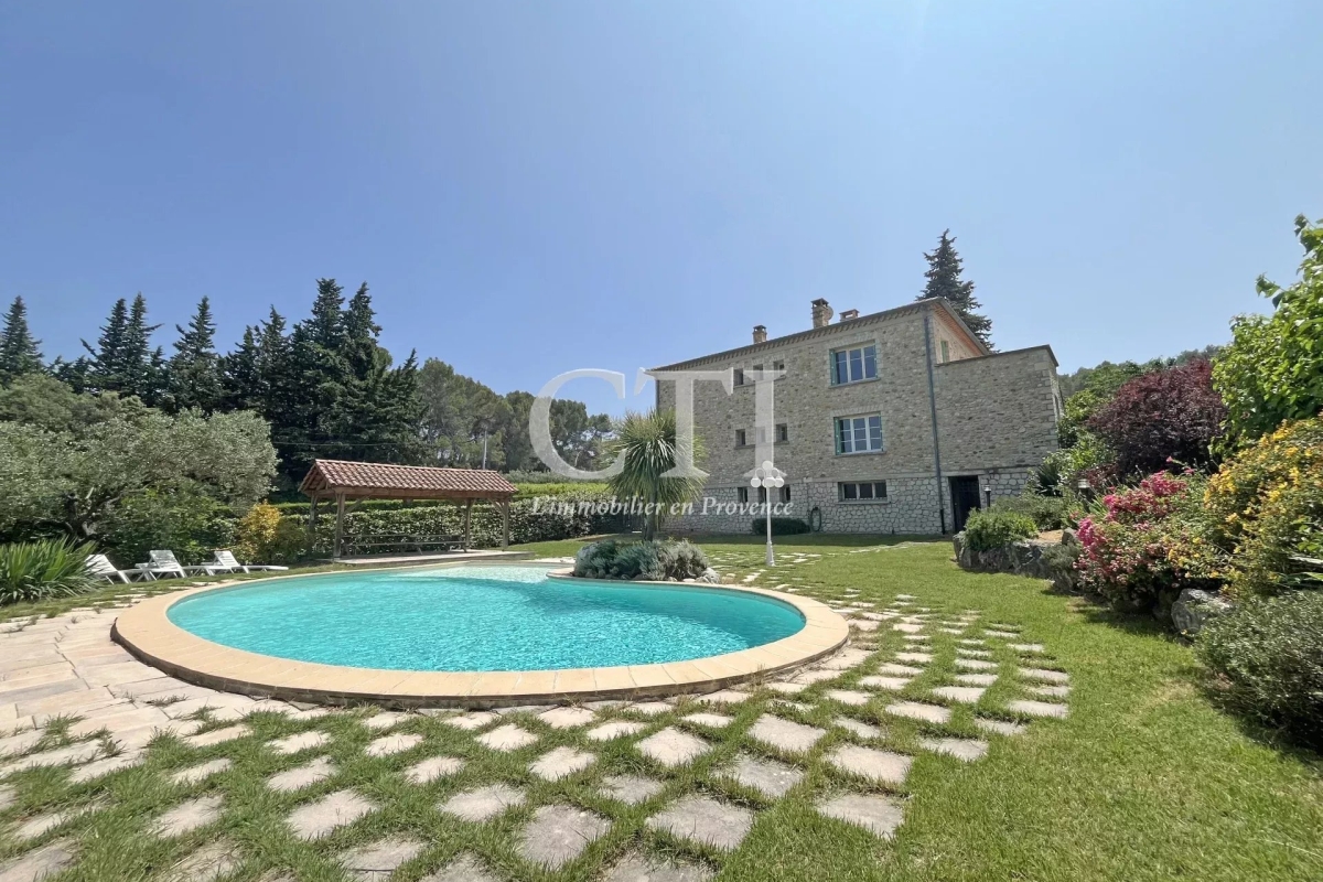 Luxury House for sale in Vaison-la-Romaine, 560 000 €, Photo 2