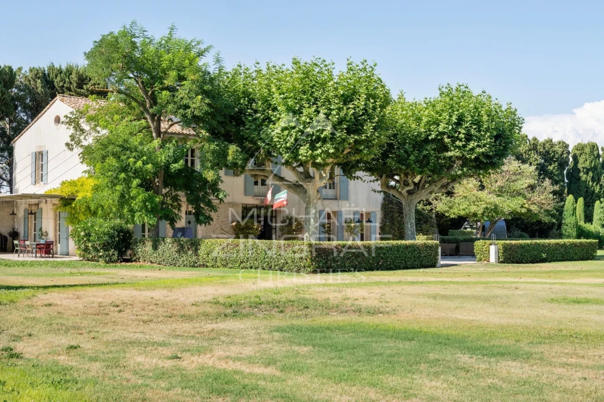 Luxury House for sale in Eyragues, 1 900 000 €, Photo 1