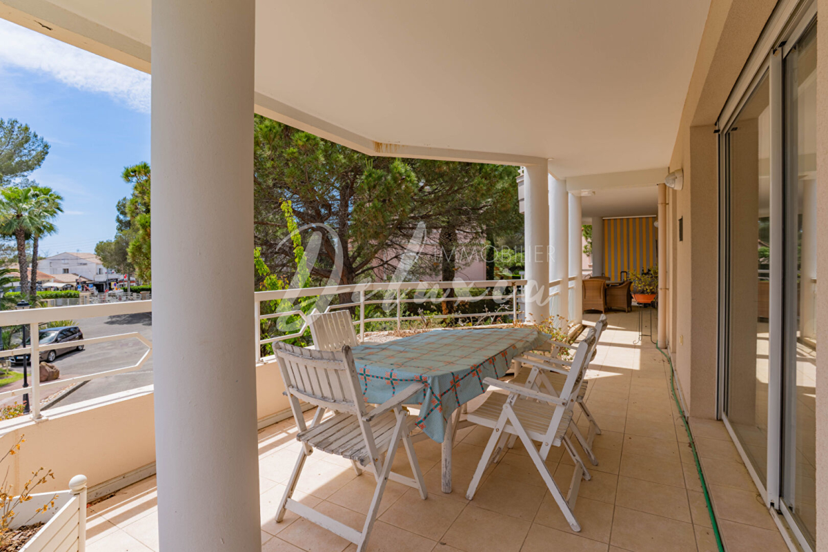 Luxury Apartment for sale in Saint-Raphaël, 930 000 €, Photo 2
