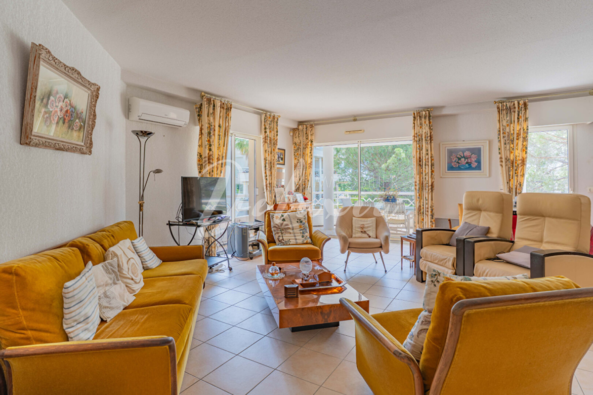 Luxury Apartment for sale in Saint-Raphaël, 930 000 €, Photo 7