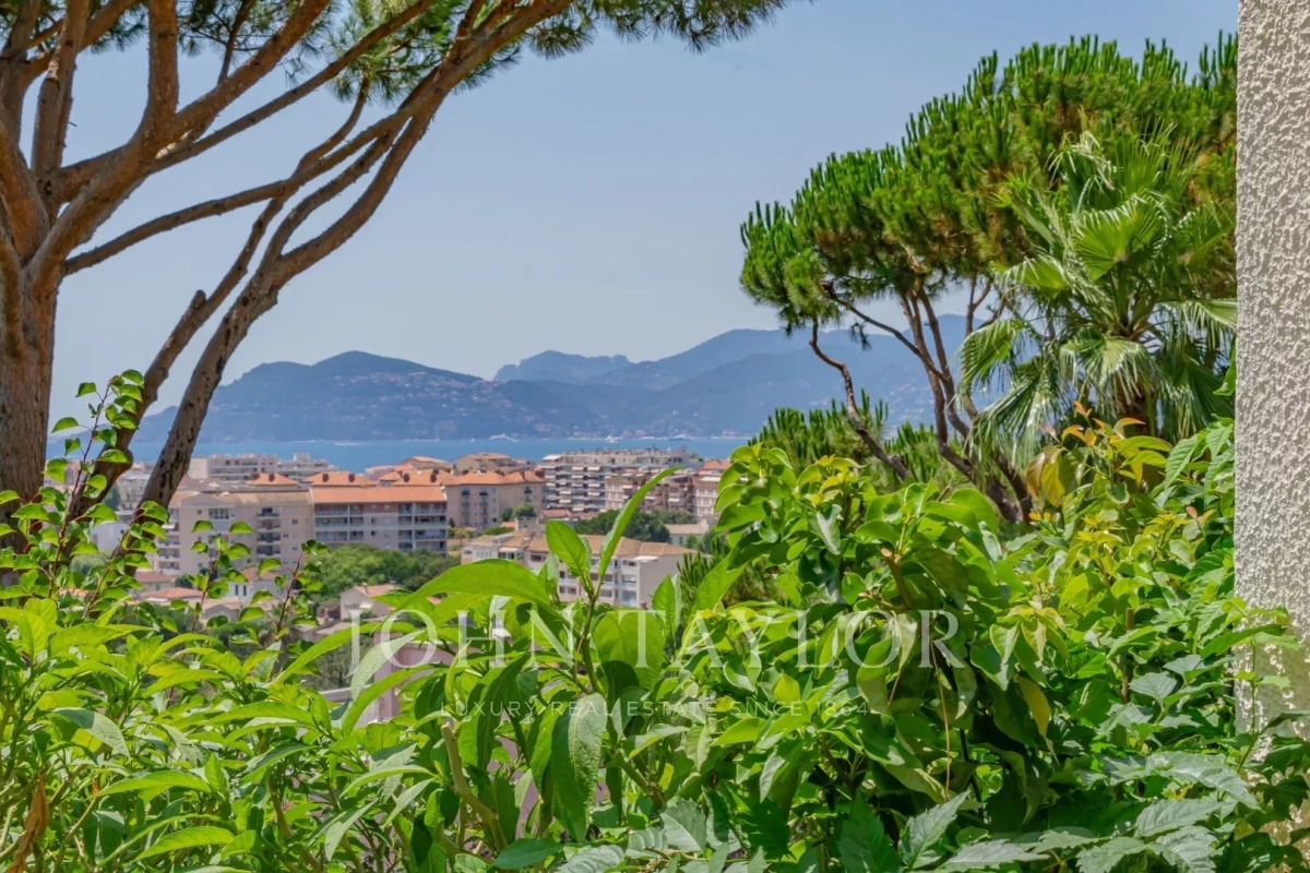 Luxury House for sale in Cannes, 1 490 000 €, Photo 2
