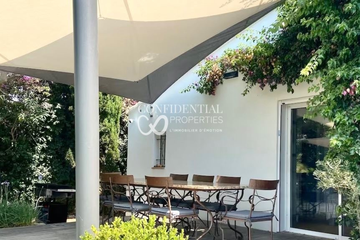 Maison de luxe à vendre à Sanary-sur-Mer, 1 650 000 €, Photo 1