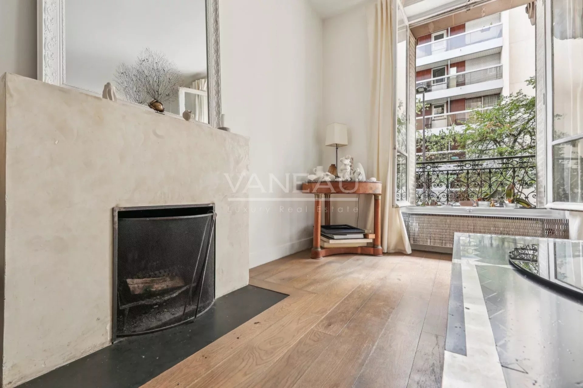 Luxury Apartment for sale in Paris 15ème, 745 000 €, Photo 2