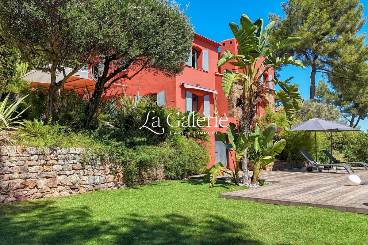Maison de luxe à vendre à Hyères, 1 300 000 €, Photo 1