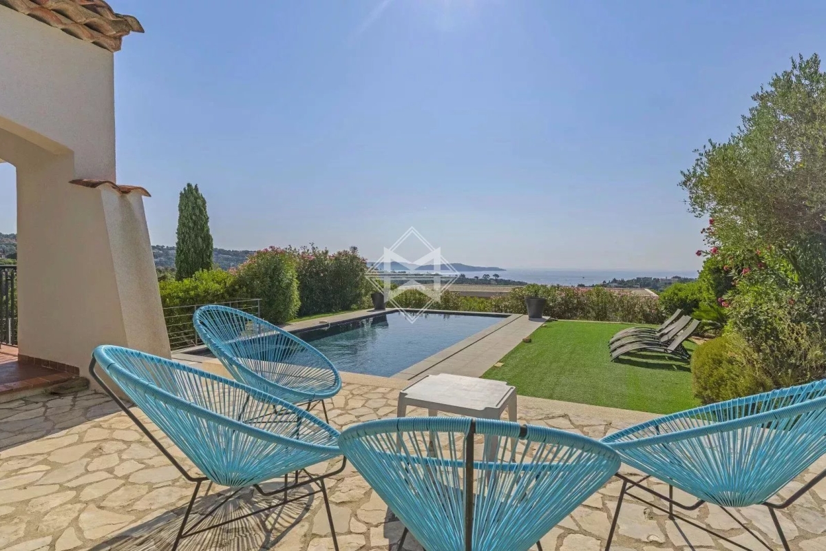 Luxury House for sale in Cavalaire-sur-Mer, 1 690 000 €, Photo 2