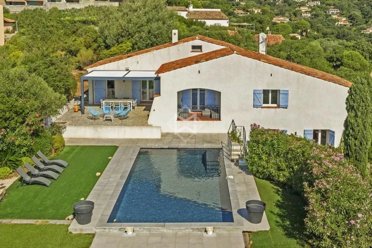 Luxury House for sale in Cavalaire-sur-Mer, 1 690 000 €, Photo 3