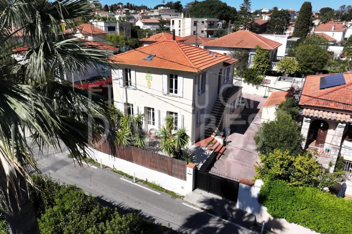 Maison de luxe à vendre à Cap d'Antibes, 1 650 000 €, Photo 1