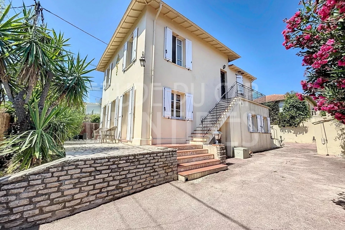 Maison de luxe à vendre à Cap d'Antibes, 1 650 000 €, Photo 2