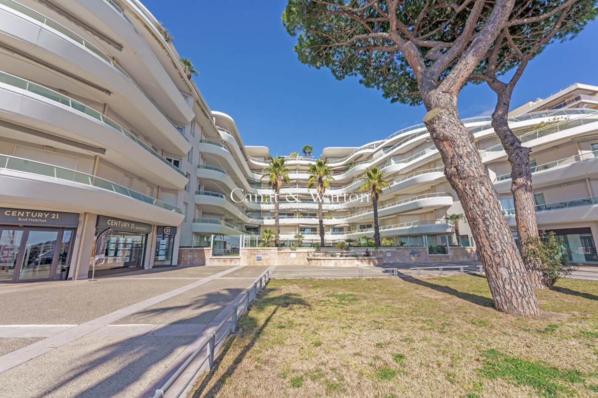 Luxury Apartment for sale in Fréjus, 465 000 €, Photo 1