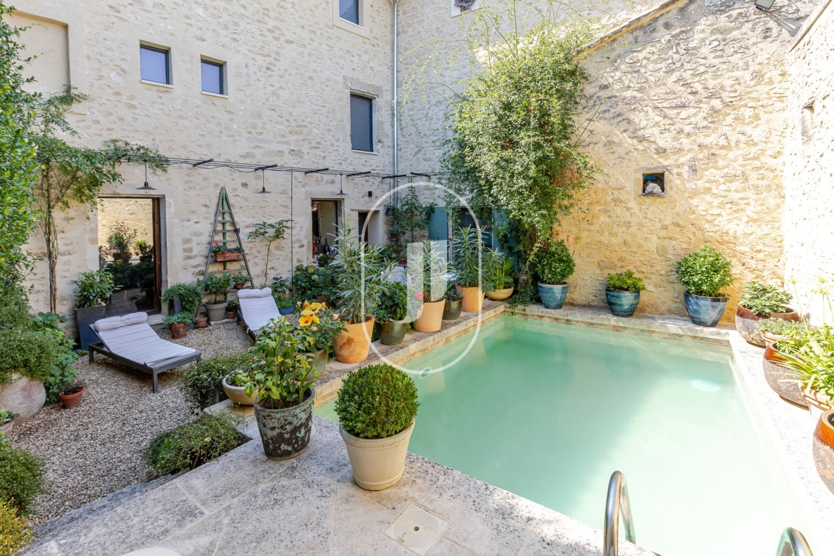 Luxury House for sale in Robion, 1 490 000 €, Photo 1