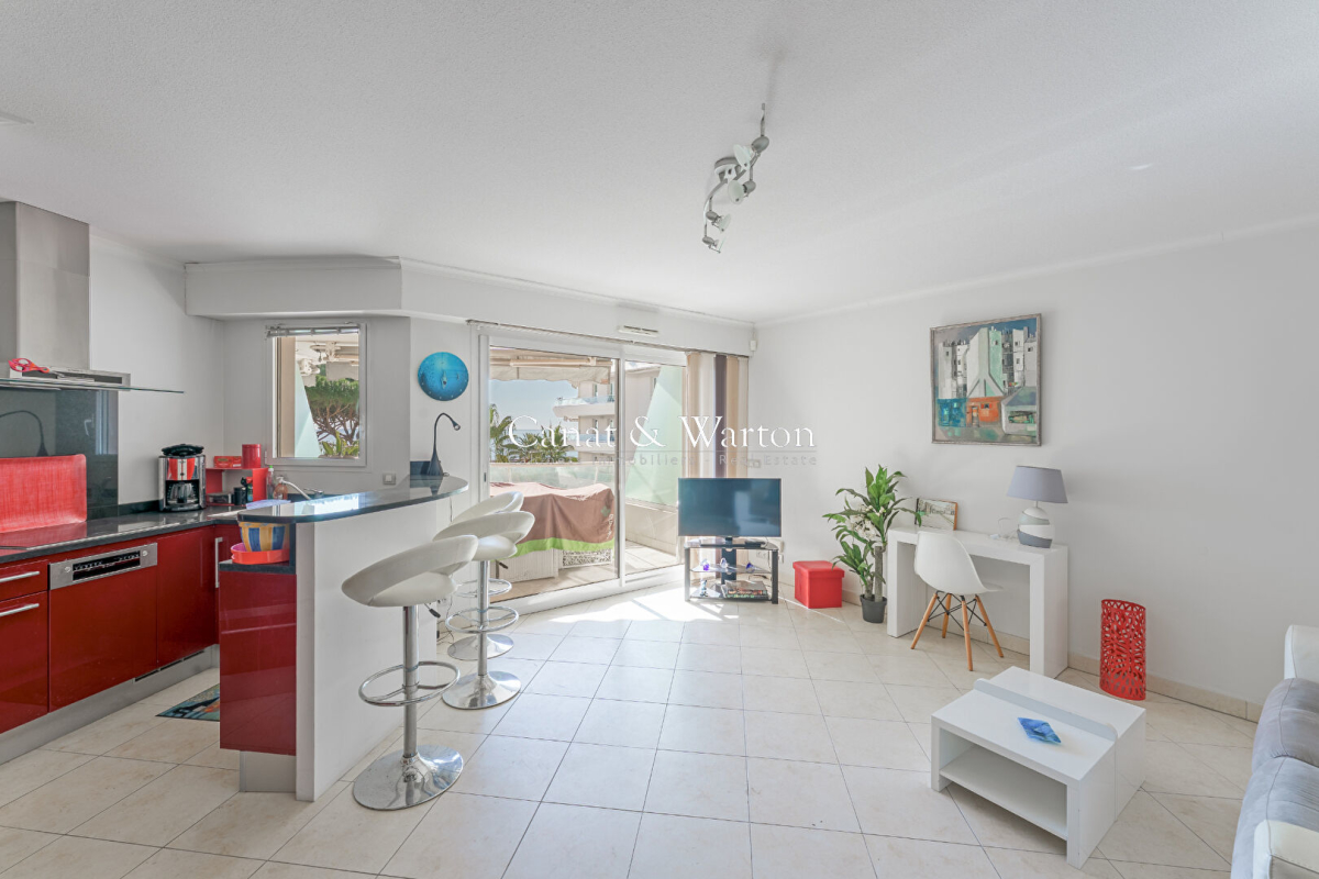 Luxury Apartment for sale in Fréjus, 465 000 €, Photo 2
