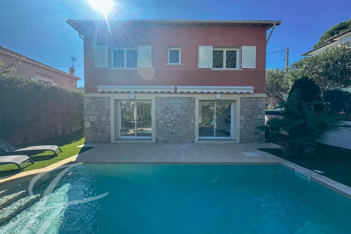 Luxury House for sale in Antibes, 1 590 000 €, Photo 2