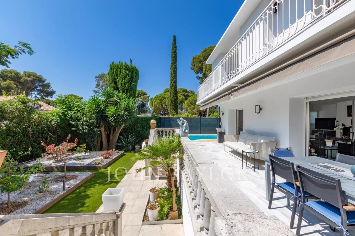 Luxury House for sale in Cap d'Antibes, 2 300 000 €, Photo 2