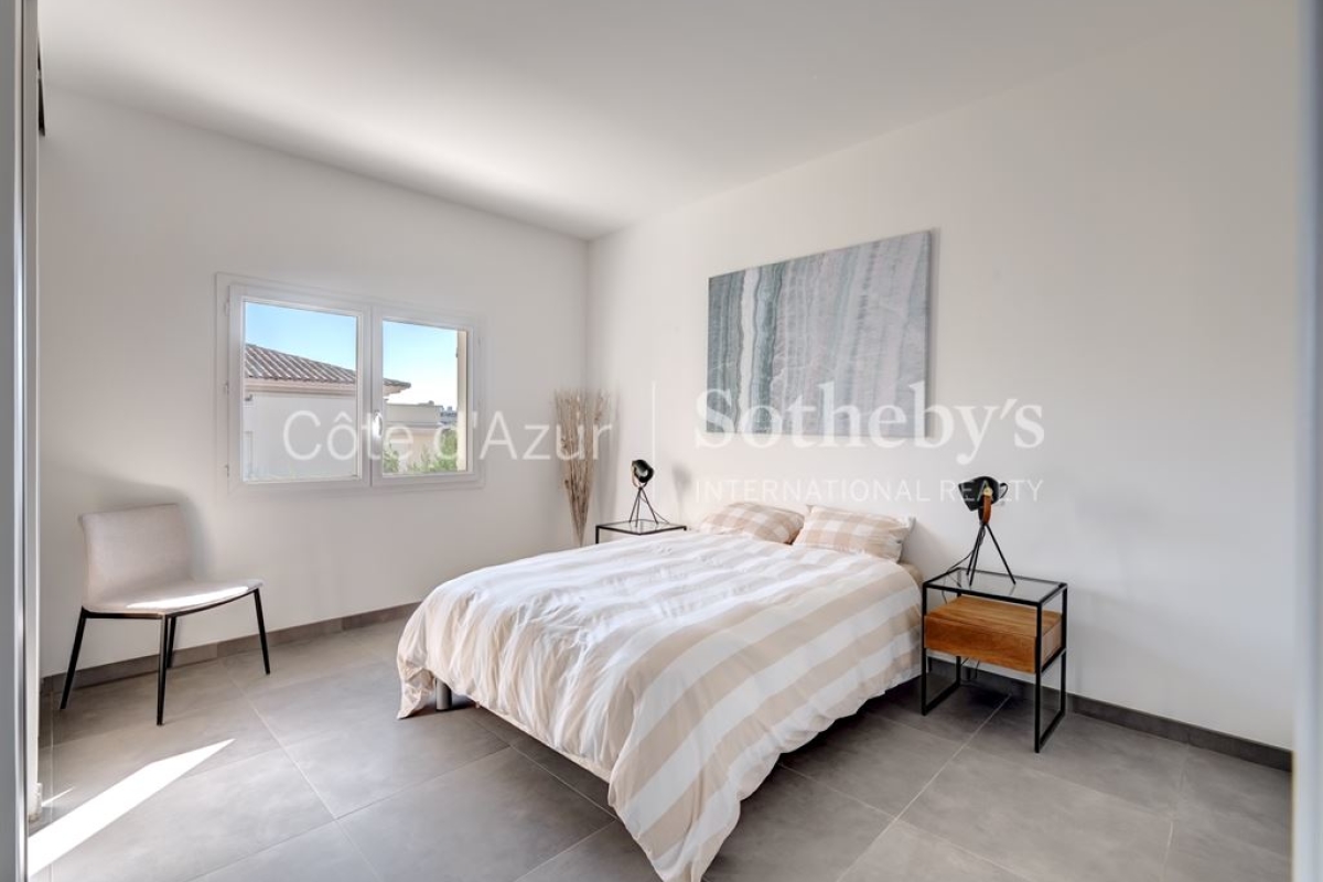 Maison de luxe à vendre à Antibes, 1 590 000 €, Photo 7